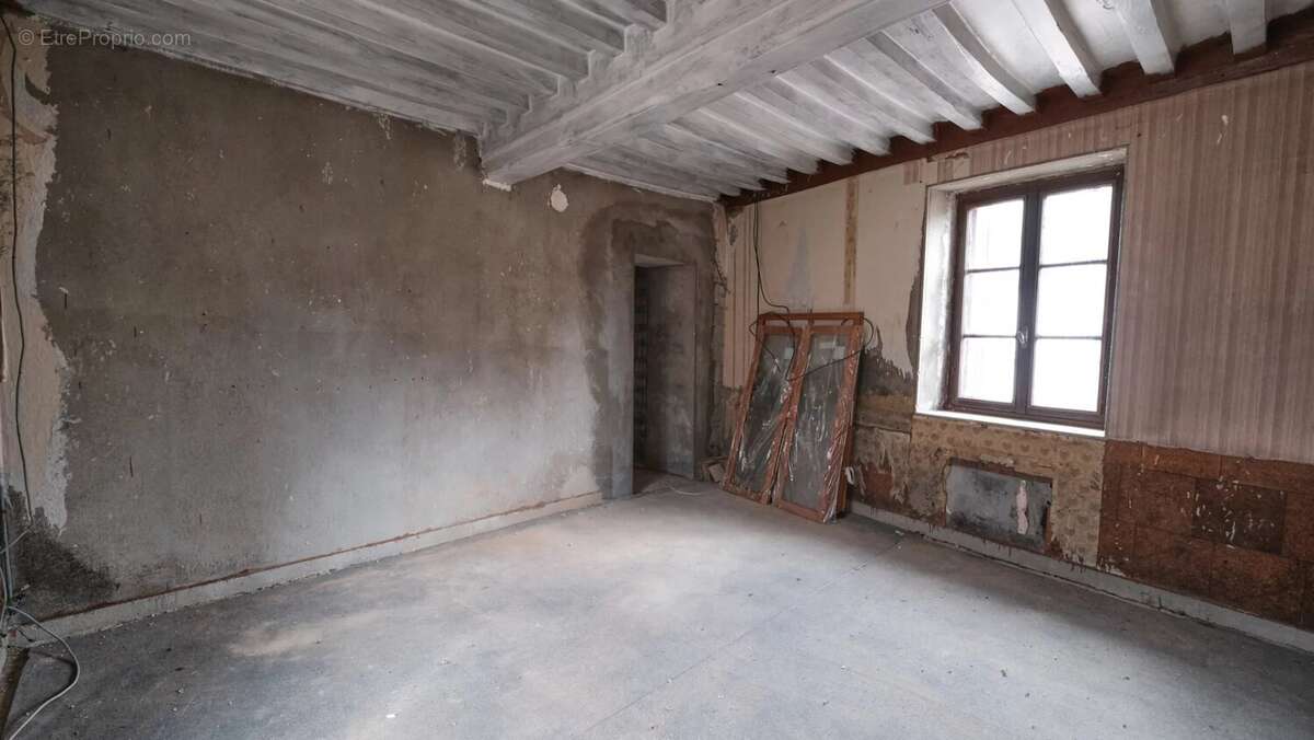 Maison à ROUSSILLON-EN-MORVAN