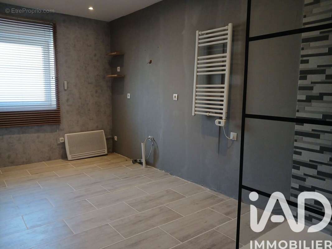 Maison 93 m² à Saint-Sernin-Du-Plain  - photo 6