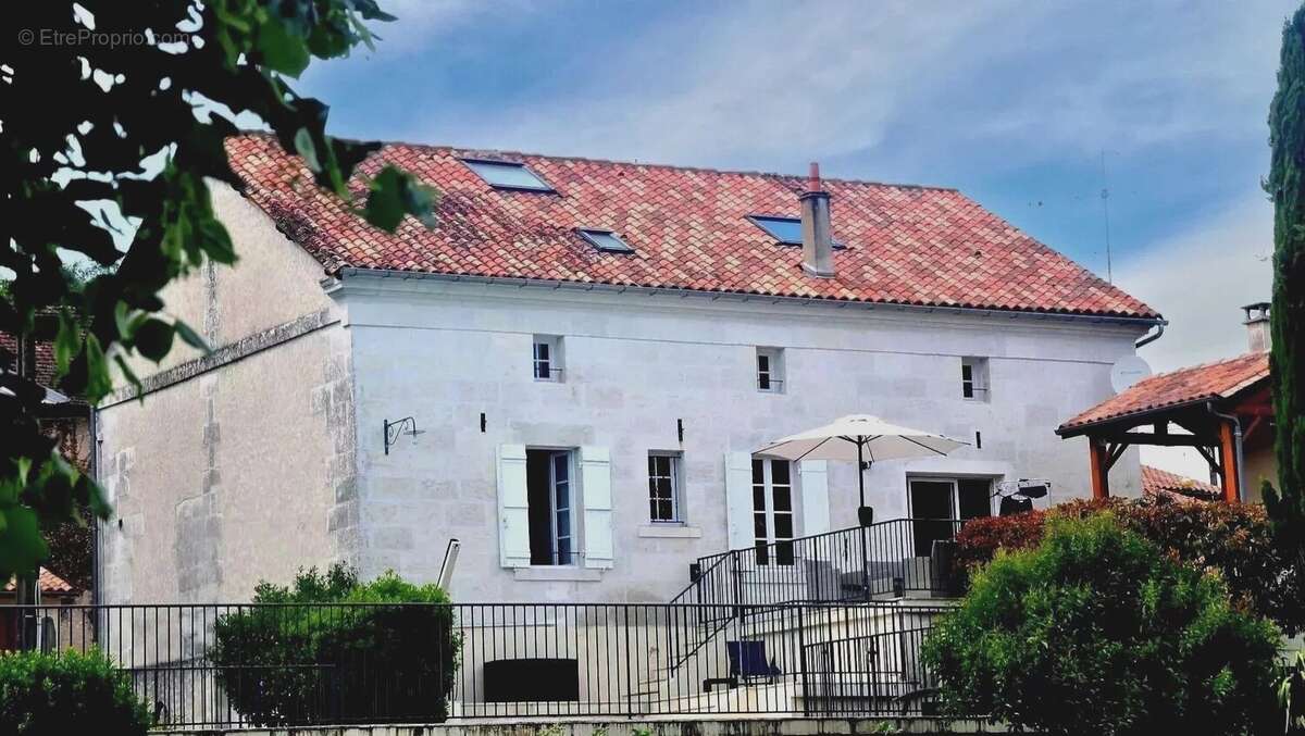 Maison à AUBETERRE-SUR-DRONNE