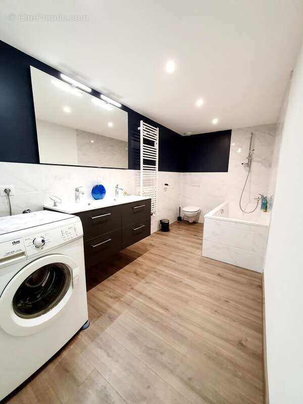 Maison à BAGE-LE-CHATEL