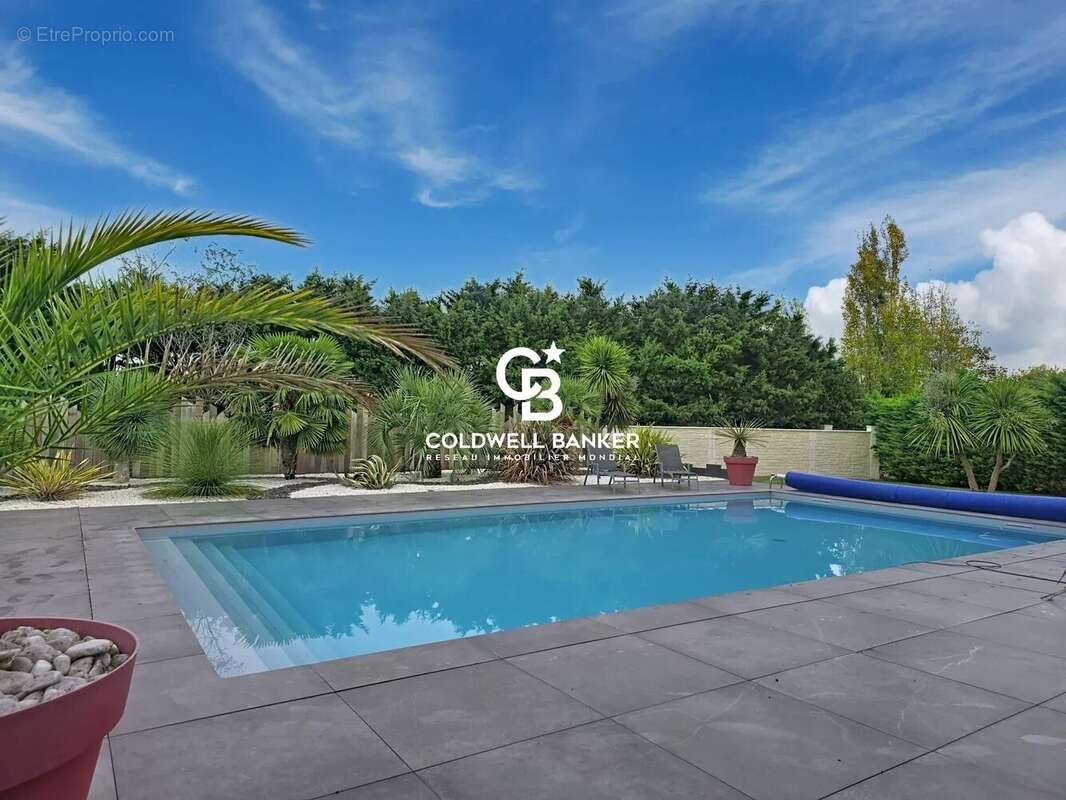 Maison à SAINTE-RADEGONDE-DES-NOYERS