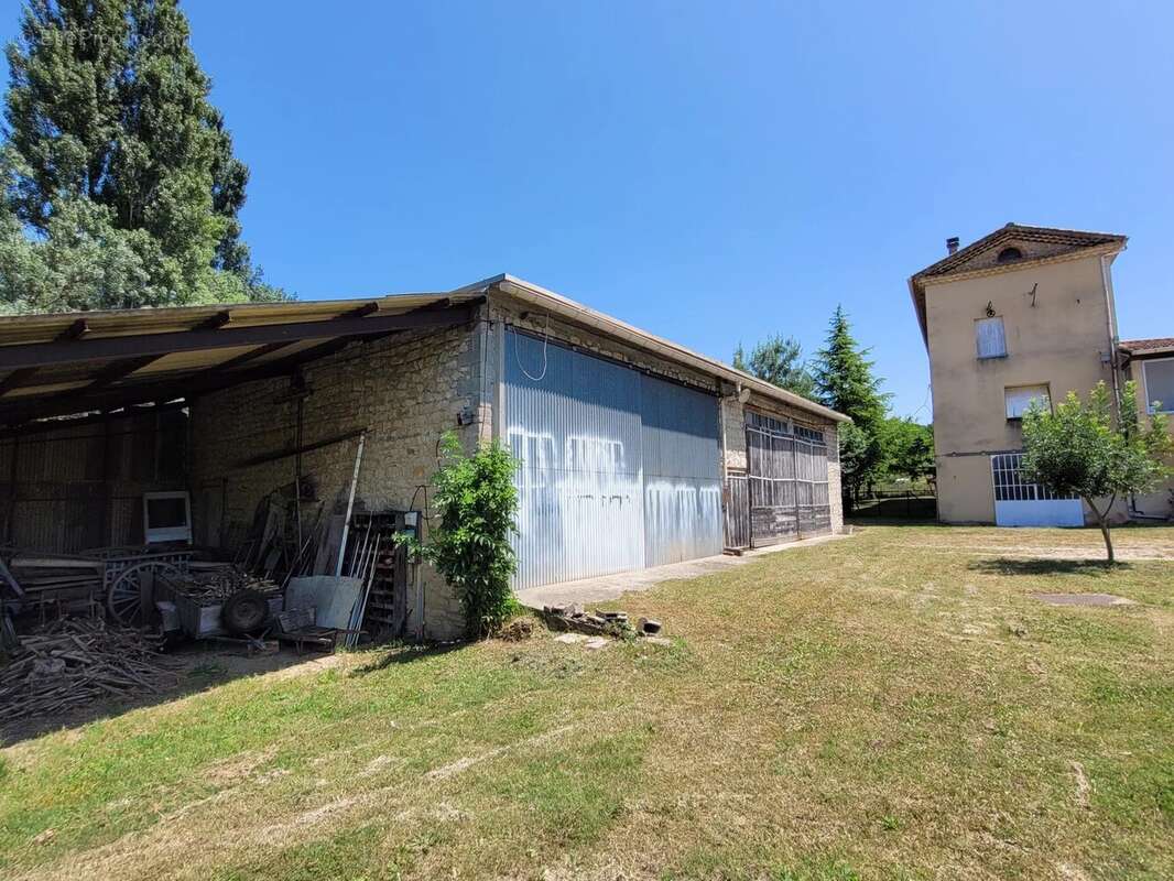 Maison à SAINT-JULIEN-LES-ROSIERS