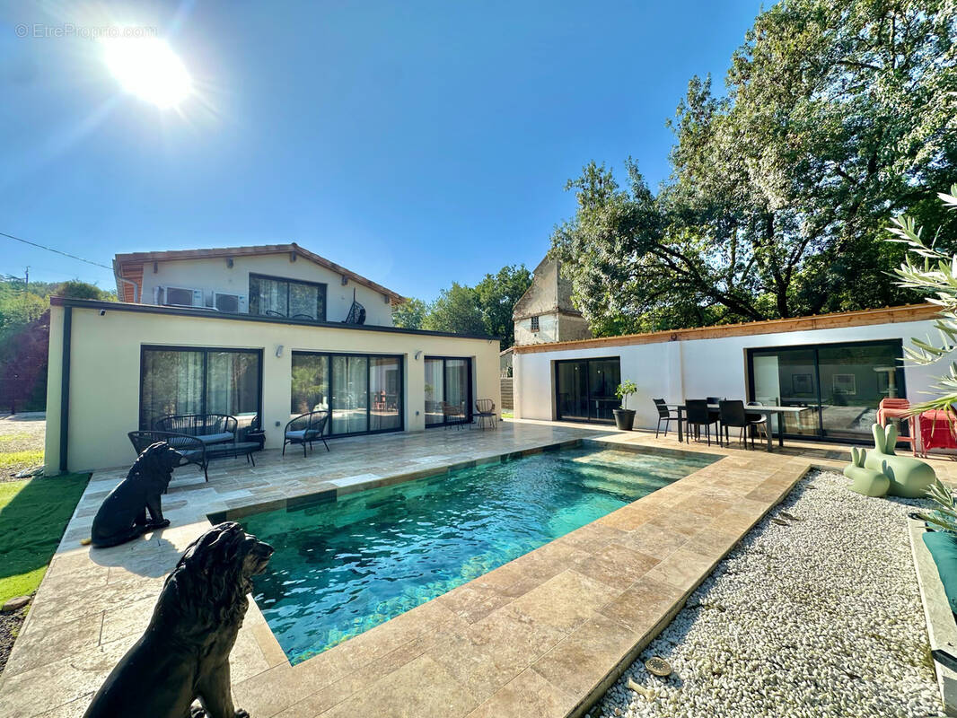 Maison à MONTAIGUT-SUR-SAVE