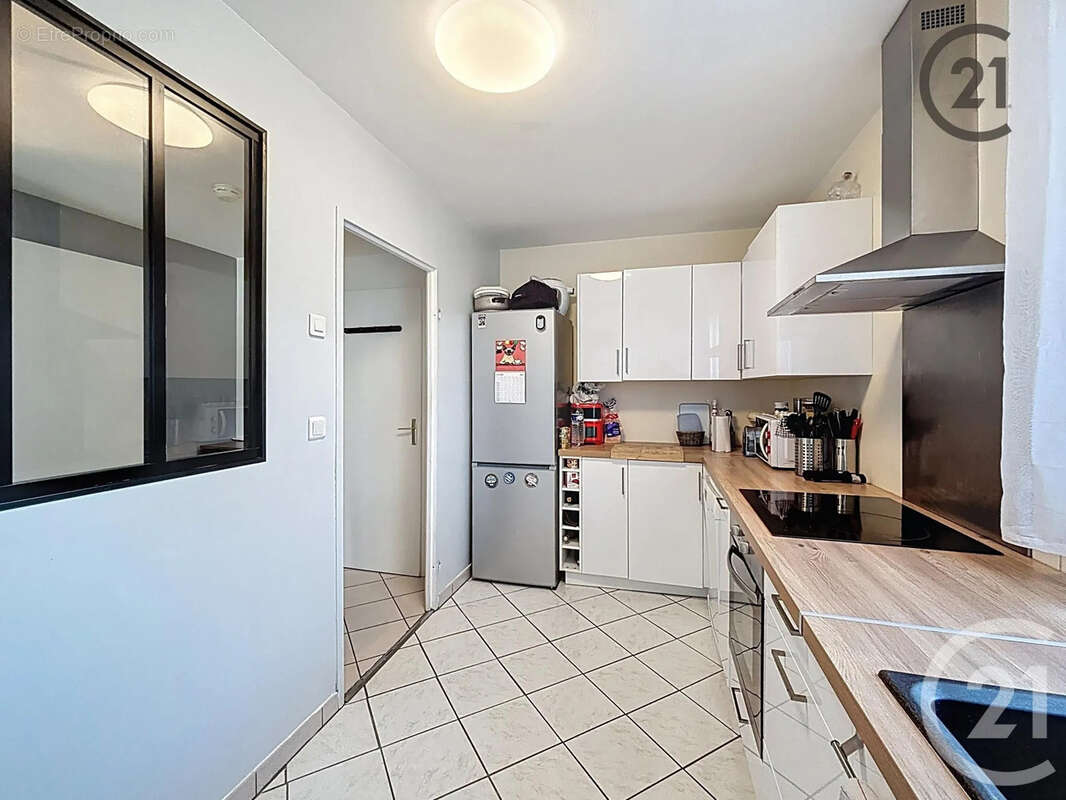 Appartement à SAVIGNY-LE-TEMPLE