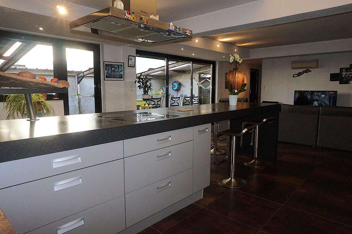 Appartement à LE CHAMBON-FEUGEROLLES