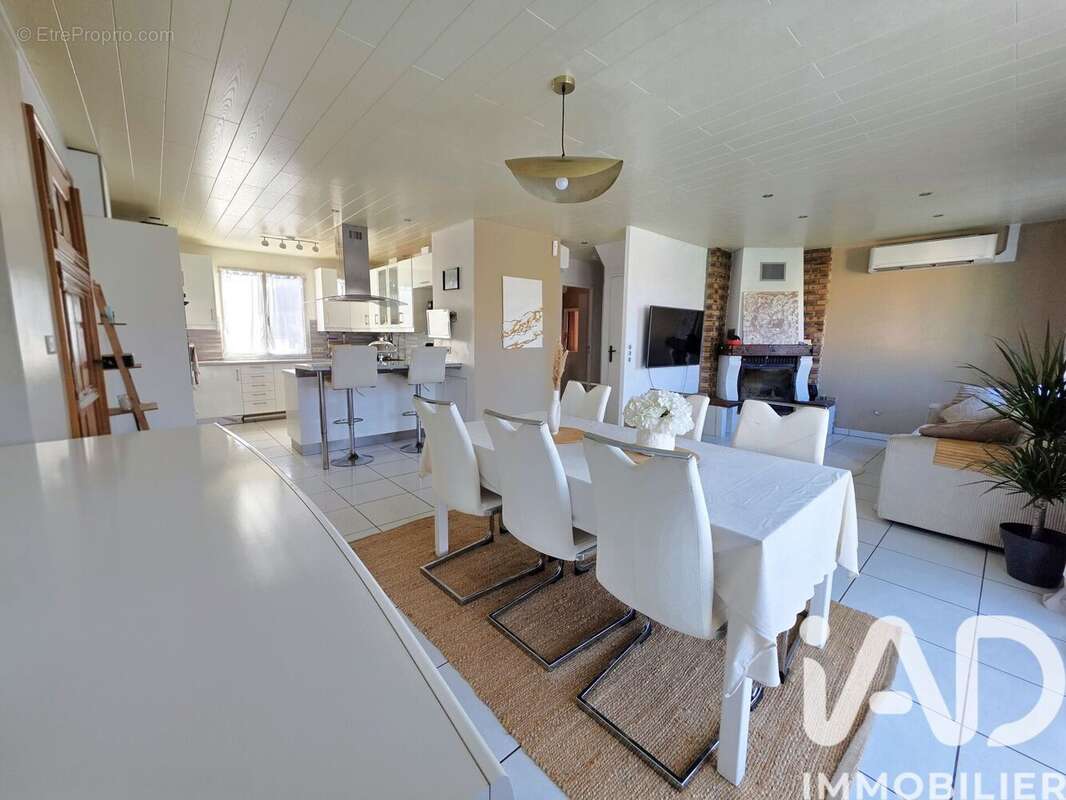 Photo 2 - Maison à MONDONVILLE-SAINT-JEAN