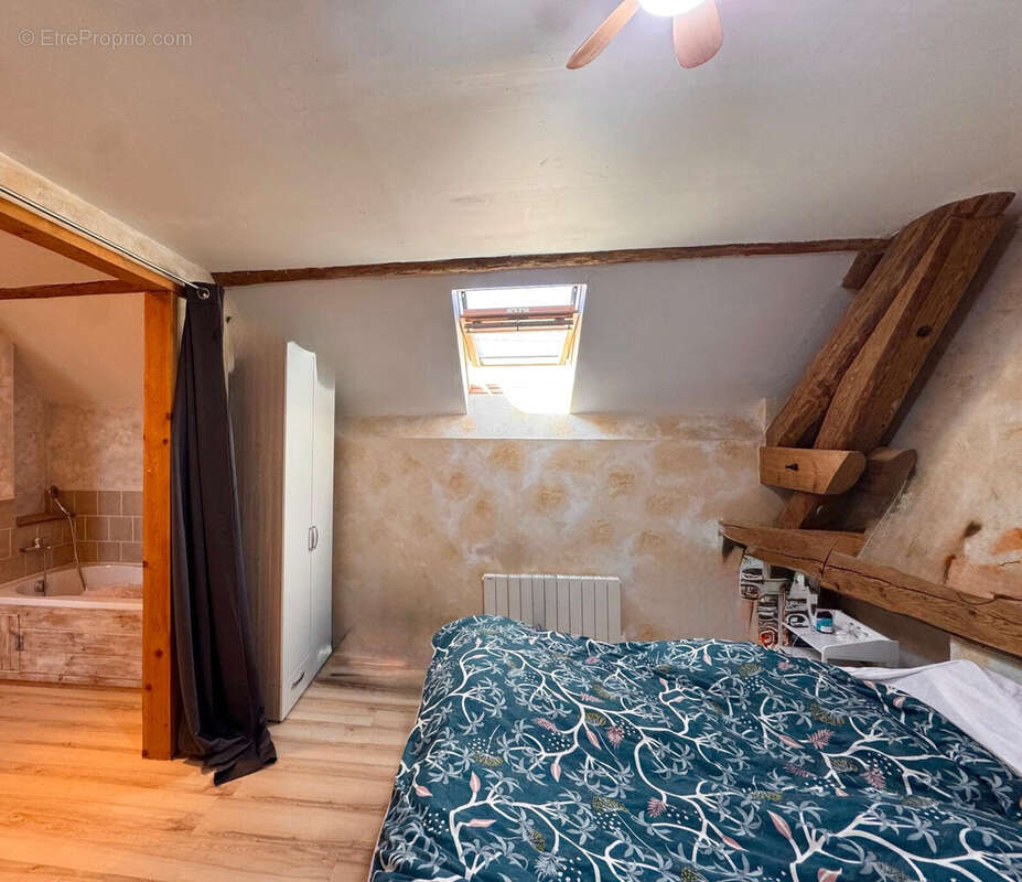 Maison à UZELLE