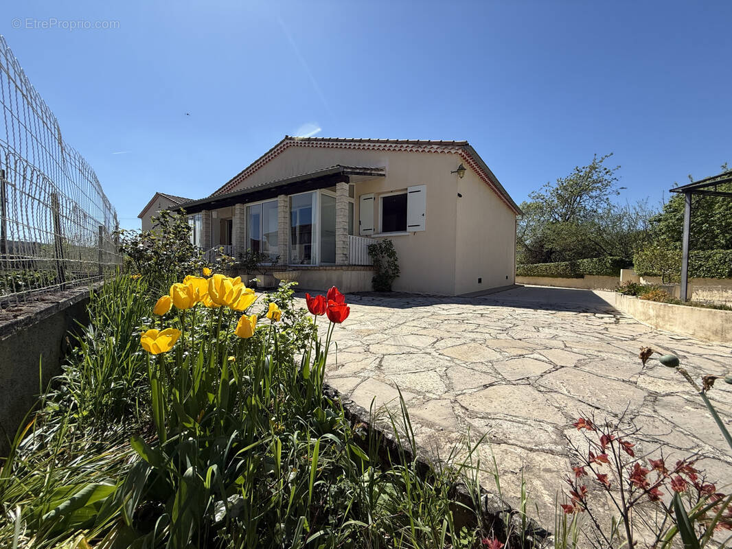 Maison à SAINT-JULIEN-LES-ROSIERS
