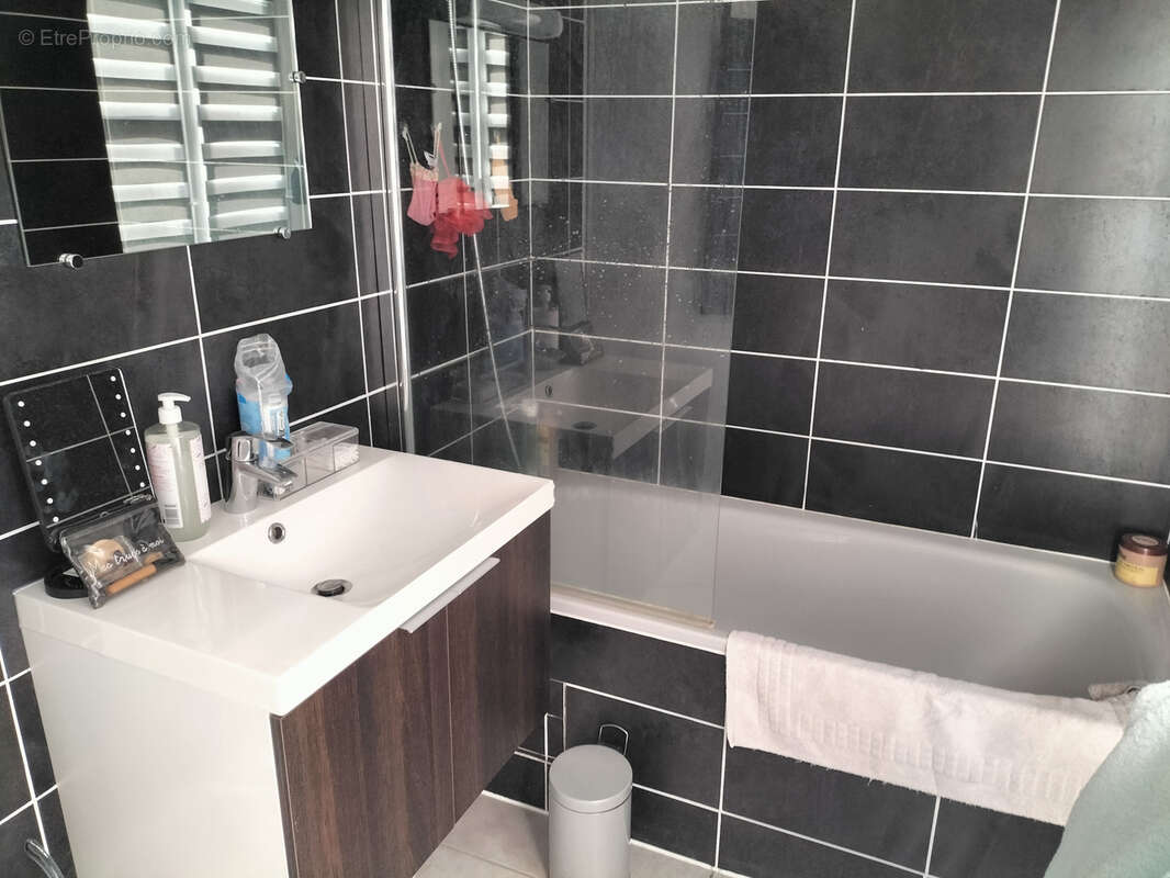 LAVAL, hyper centre rive droite, un appartement T3 d'eniron 44.2m2 habitables - photo 6