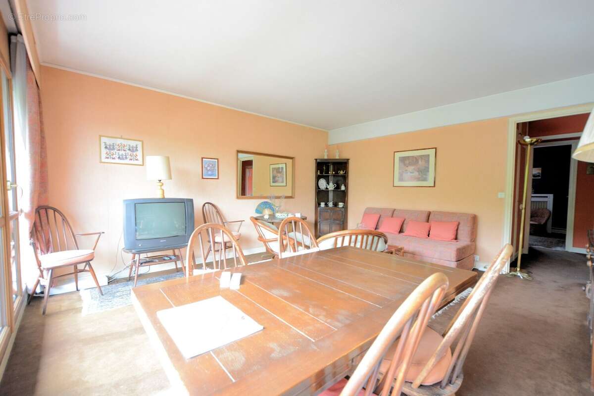 Appartement à SAINT-MAUR-DES-FOSSES