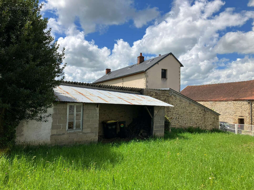 Maison à SAINT-MARCEL-EN-MARCILLAT