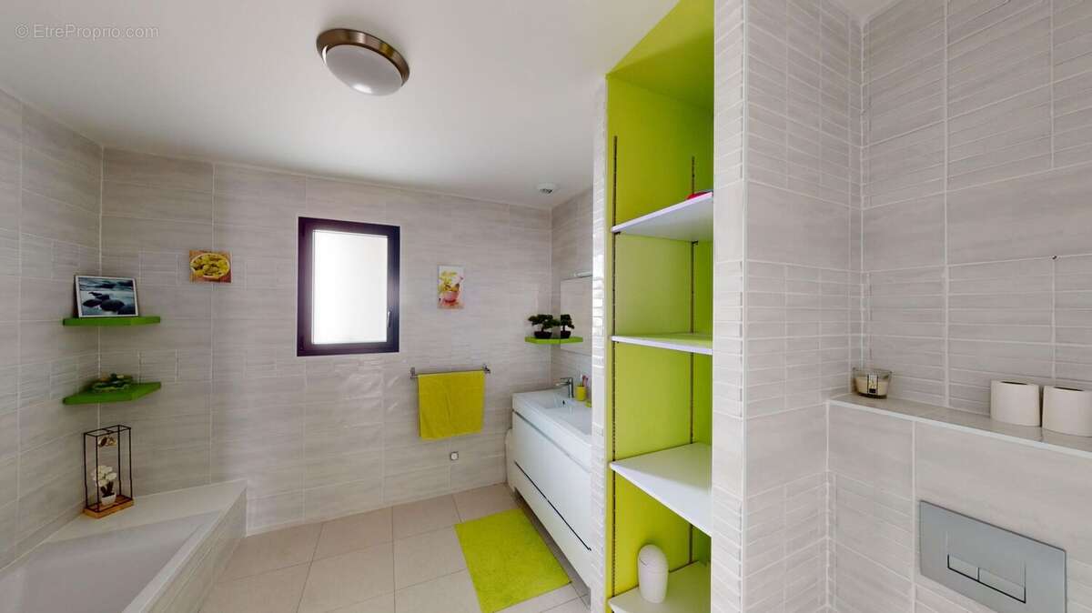 Maison à MAZIERES-EN-MAUGES