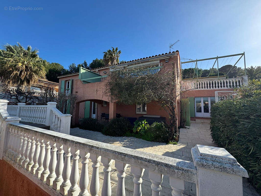 Maison à SAINT-CYR-SUR-MER