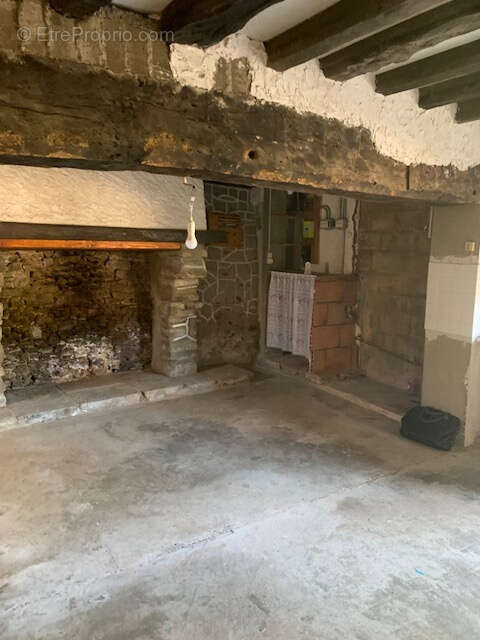 Maison à AMBRIERES-LES-VALLEES