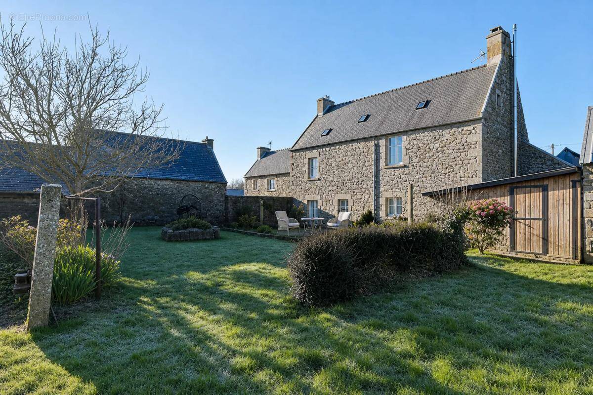 Maison à PLEYBER-CHRIST