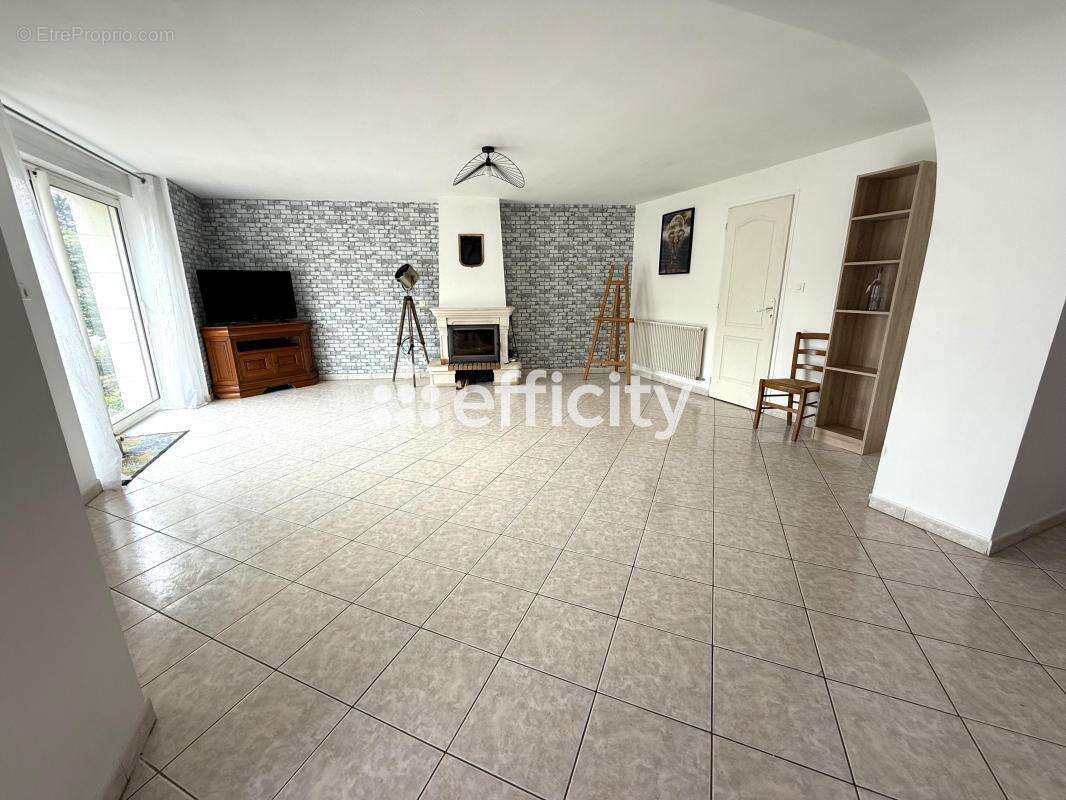 Maison à SAINT-PIERRE-D'EXIDEUIL