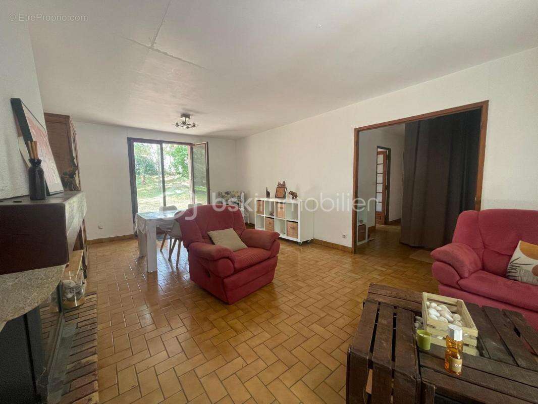 Maison avec sous-sol et terrain de 2270m² - photo 5