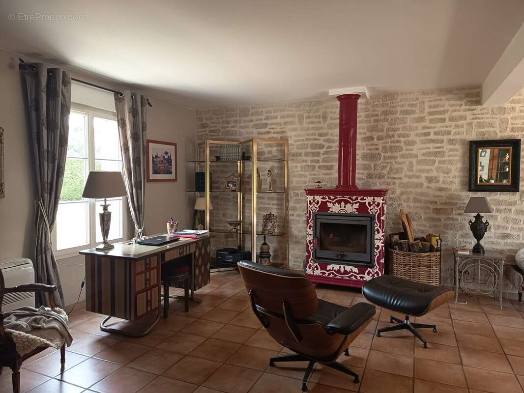 Maison à NEUILLE-LE-LIERRE