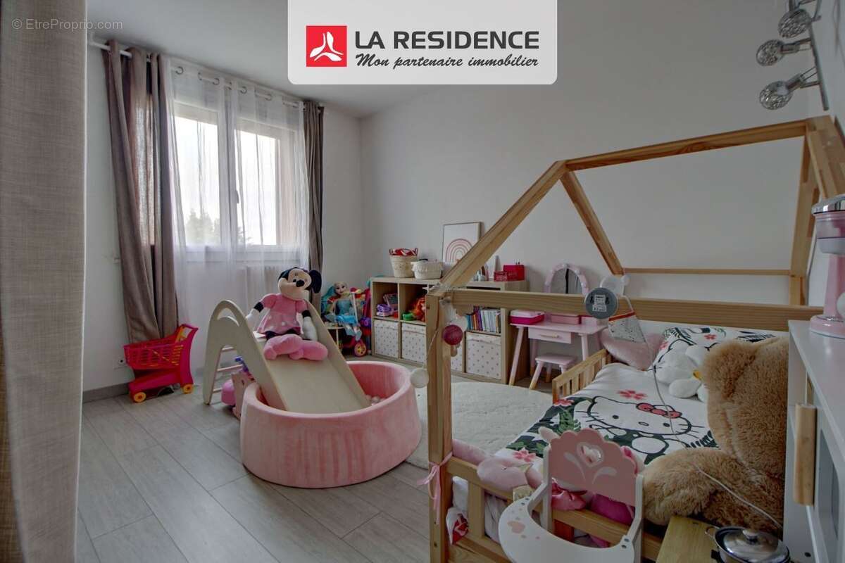 Appartement à LES CLAYES-SOUS-BOIS