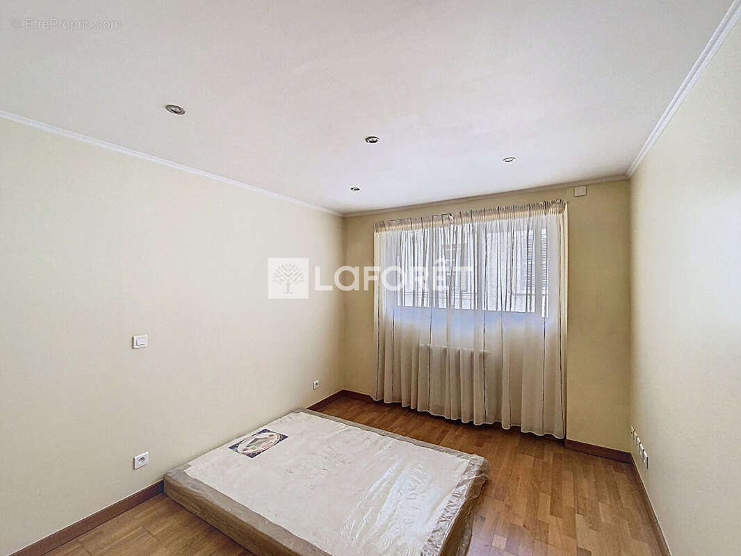 Appartement à SURESNES
