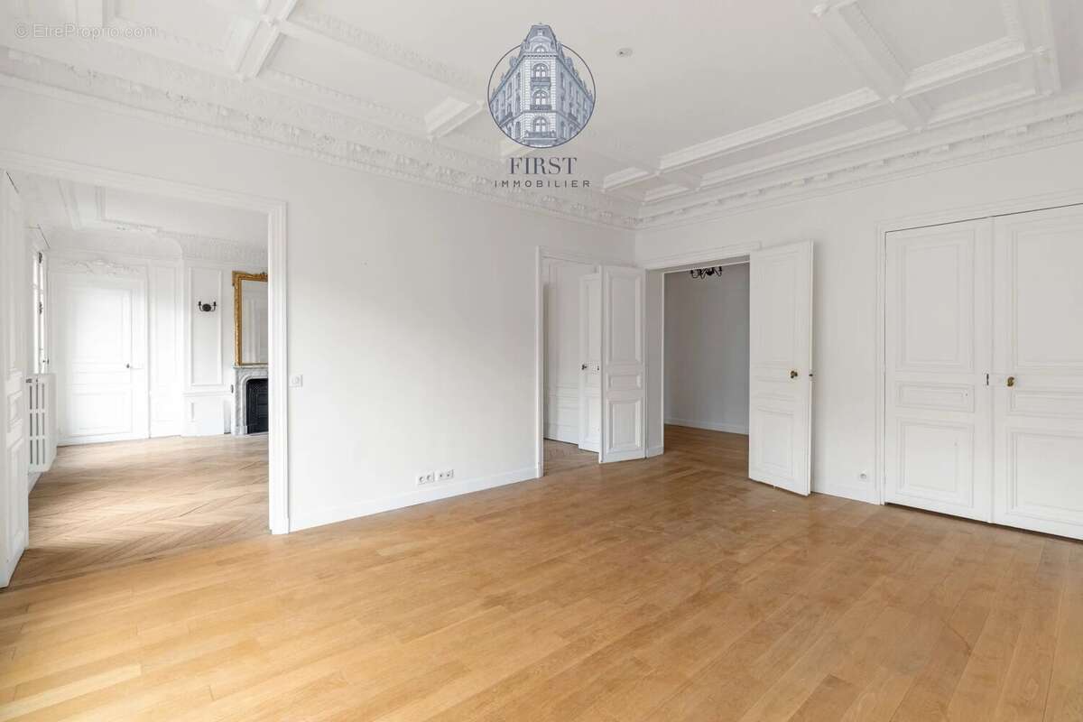 Appartement à PARIS-8E