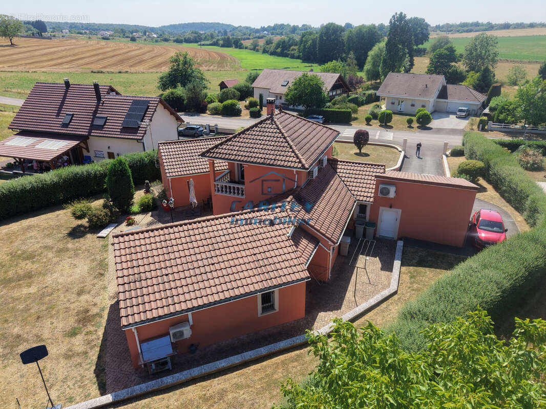 Magnifique maison de 180 m2 sur un terrain de 1753 m2 située sur la commune de ANDORNAY - photo 24