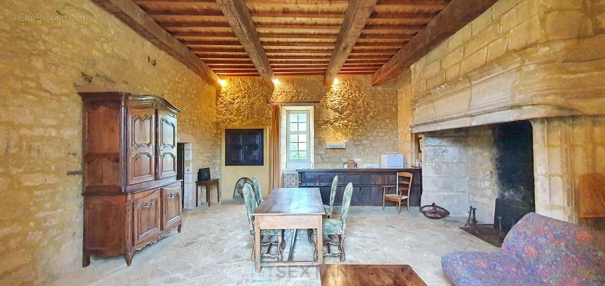 Corps de logis d'exception  Ancien château des XIII? & XV? siècles  Saint Pompon (25 km de Sarlat) - photo 11