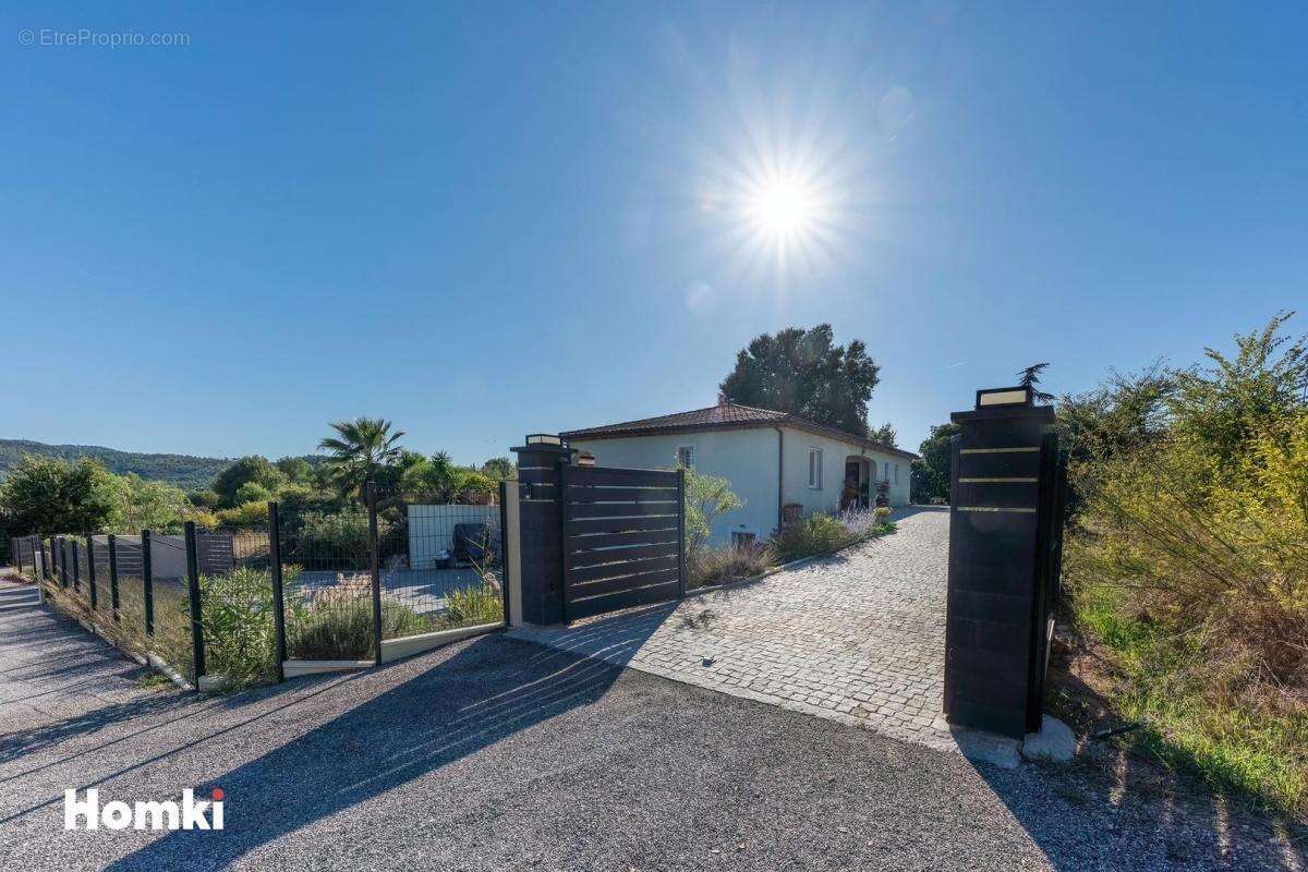 Maison à LE MUY