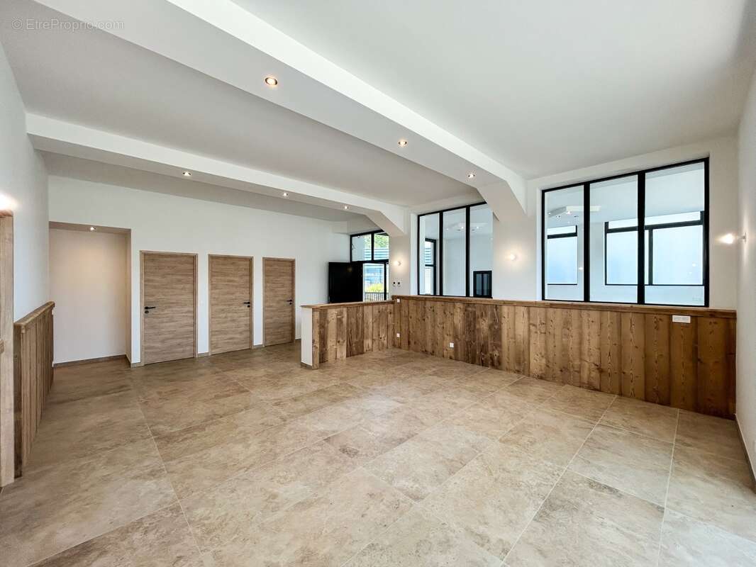 À vendre – Magnifique appartement T4 traversant de 196,16 m² au sol à Viuz-en-Sallaz - photo 7
