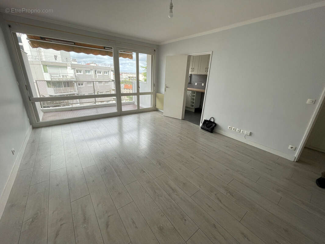 Appartement à COURBEVOIE