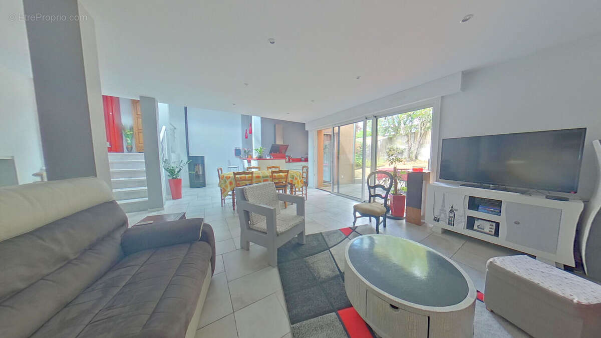 Maison familiale 8 pièces de 191 m2 à vendre au Rond-Point de Vannes - photo 3