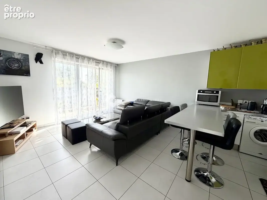 Appartement 3 pièces 60 m² à vendre à Savigny-Le-Temple (77176) - photo 2