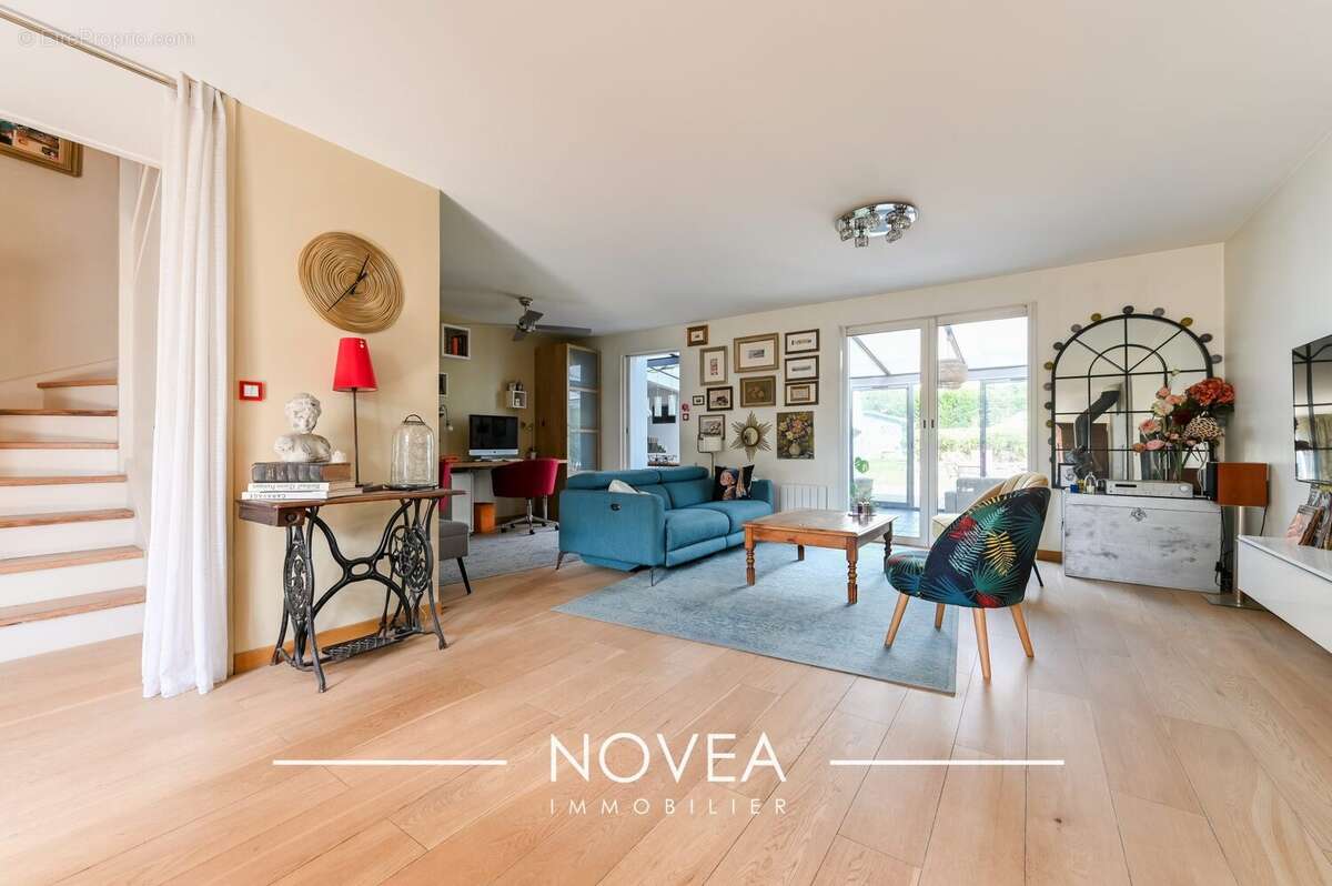 Maison à SAINT-GENIS-LES-OLLIERES