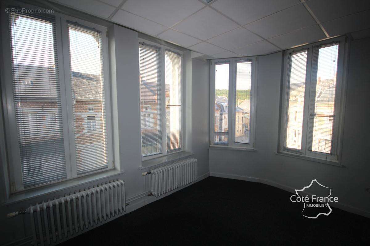 FUMAY Grand local commercial  de 218 m2 - photo 5