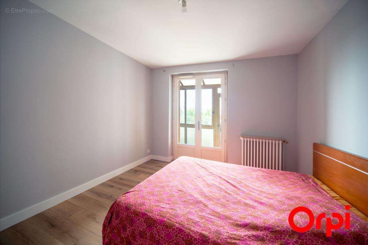 Maison à VARENNES-LES-MACON