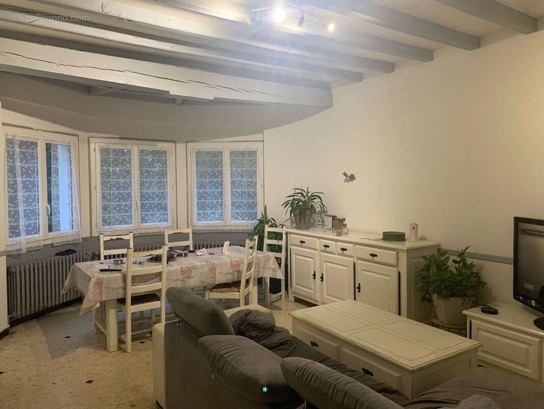 Maison à NEONS-SUR-CREUSE