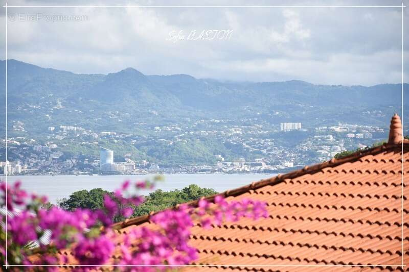 Maison à LES TROIS-ILETS