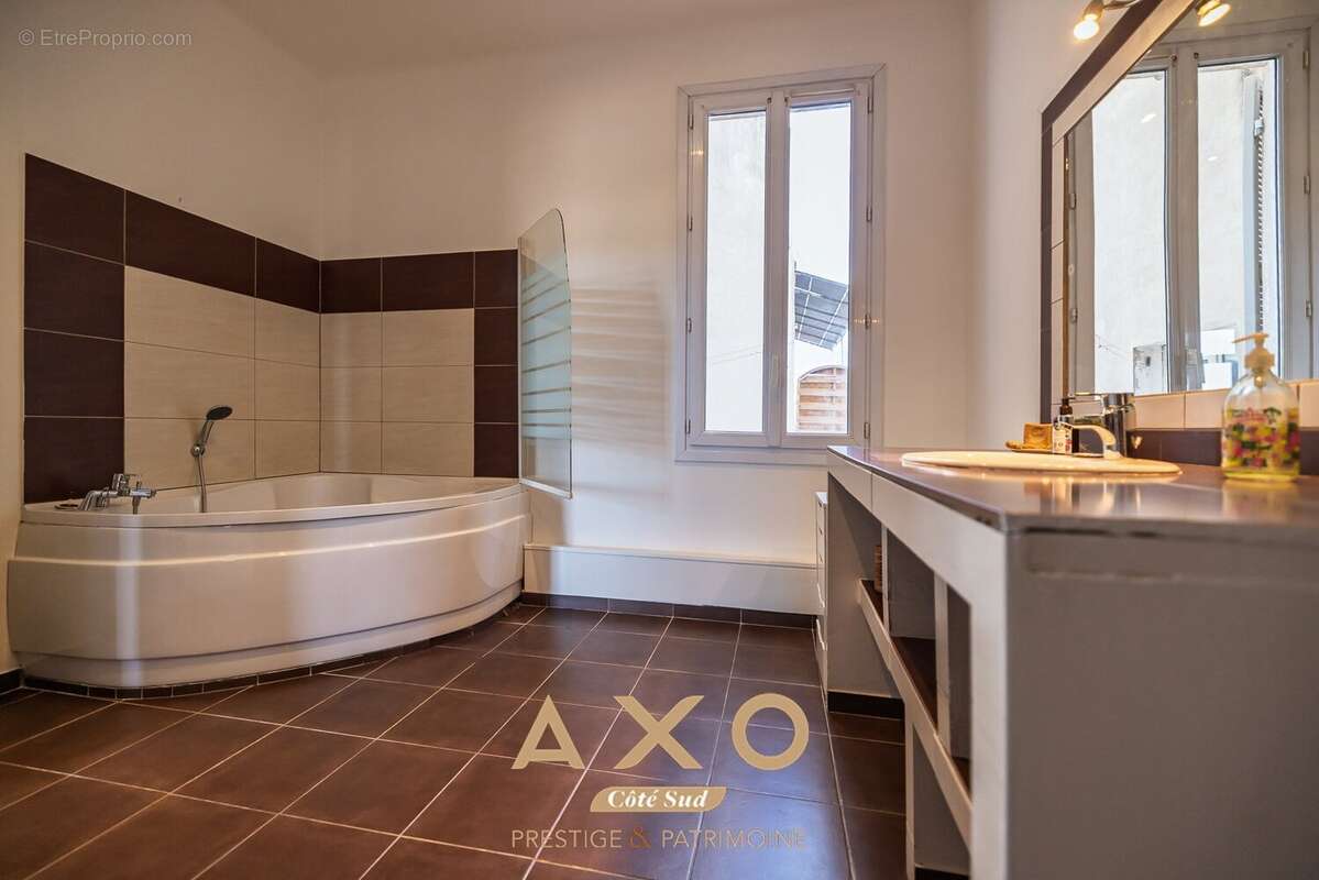 Appartement à MARSEILLE-4E