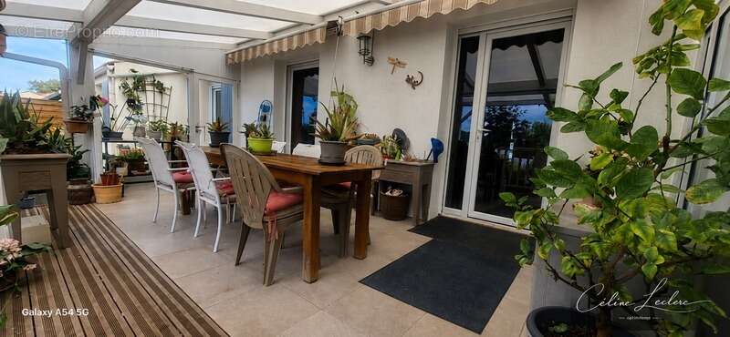 Maison - 120m2 - T5 avec piscine et fort potentiel  à Andilly (17) - photo 15