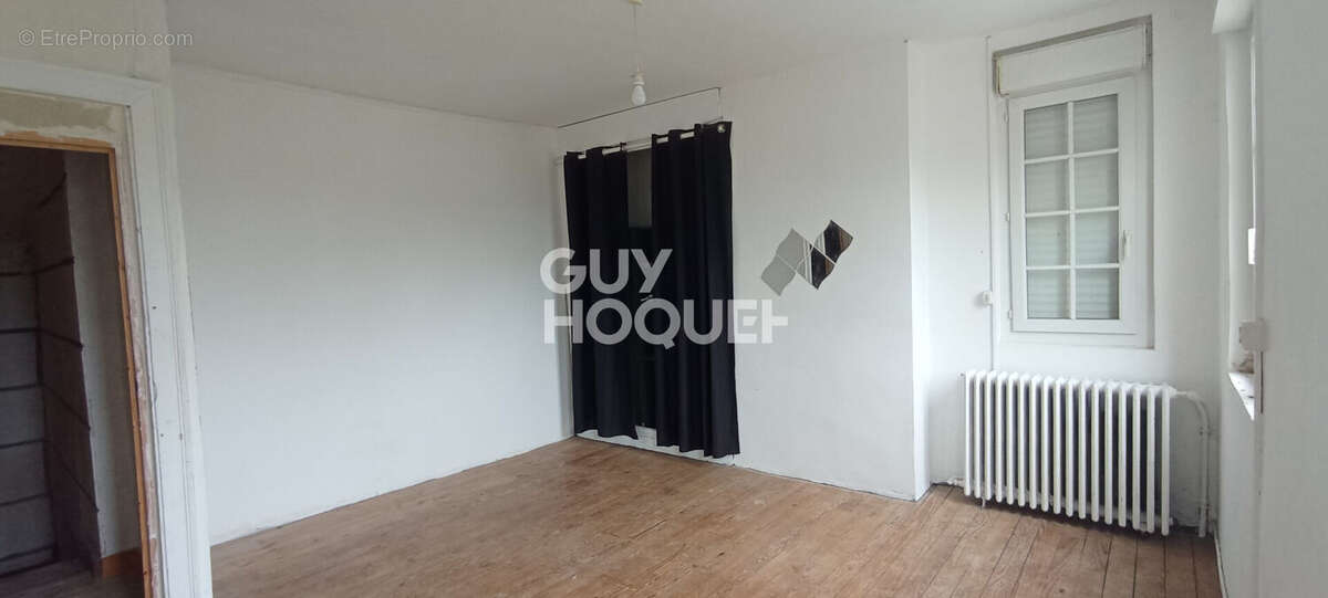 Maison à SAINT-CYR-DU-RONCERAY