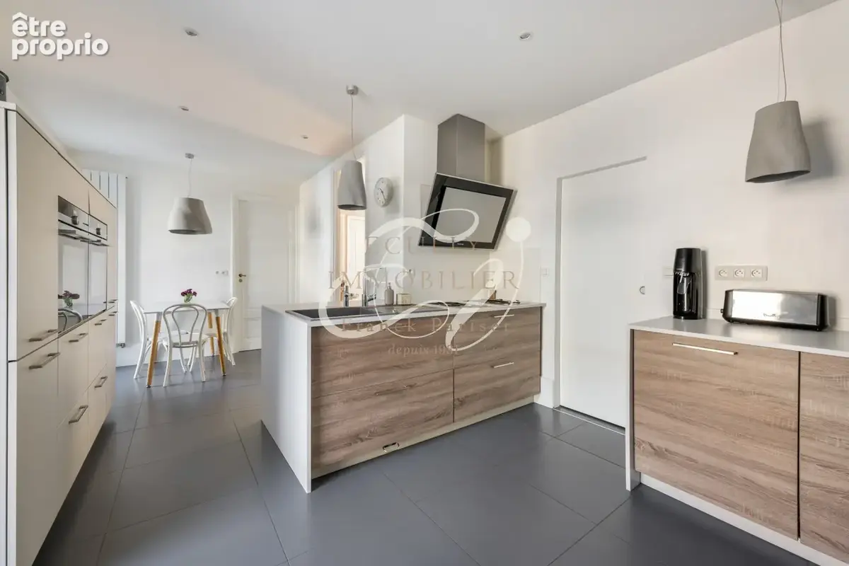 Vente ecully 69130 maison ancienne 11 pieces beaucoup de charme calme belles prestations - photo 7