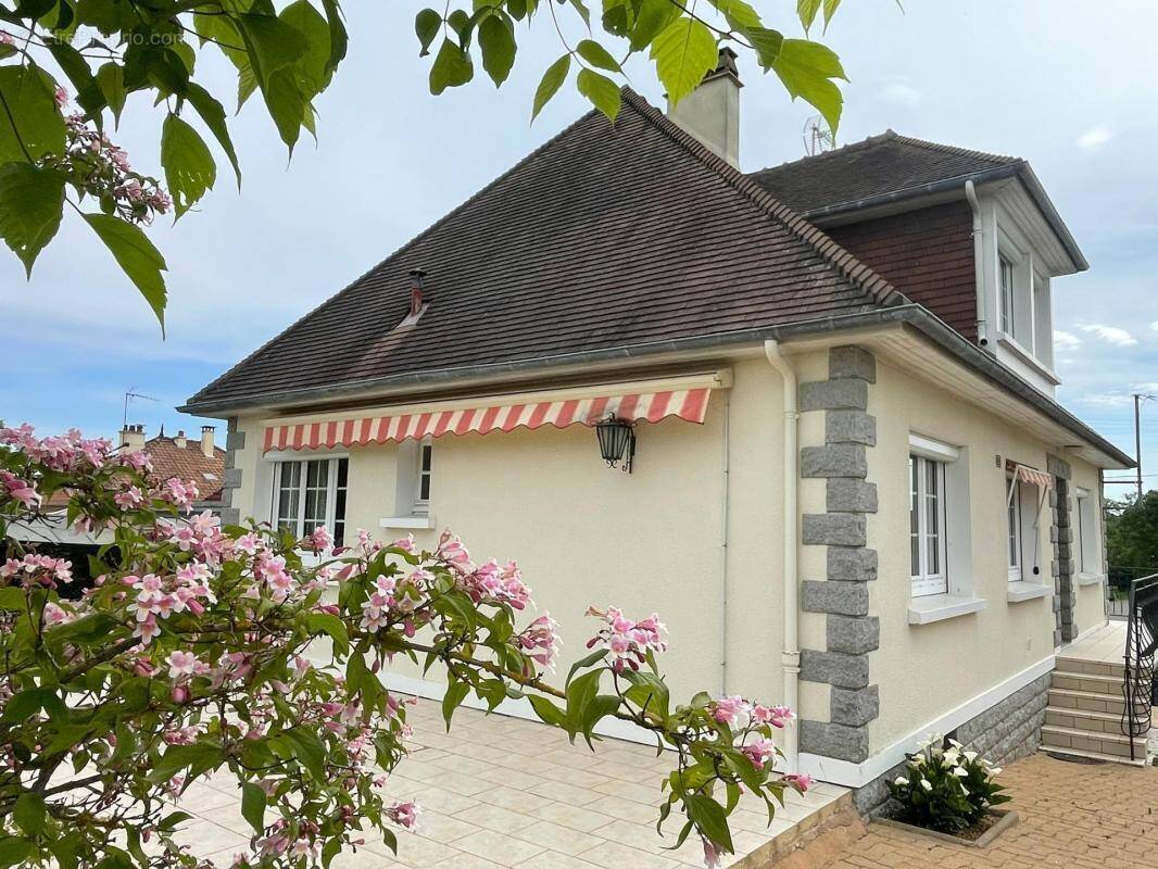 Maison à NOYEN-SUR-SARTHE