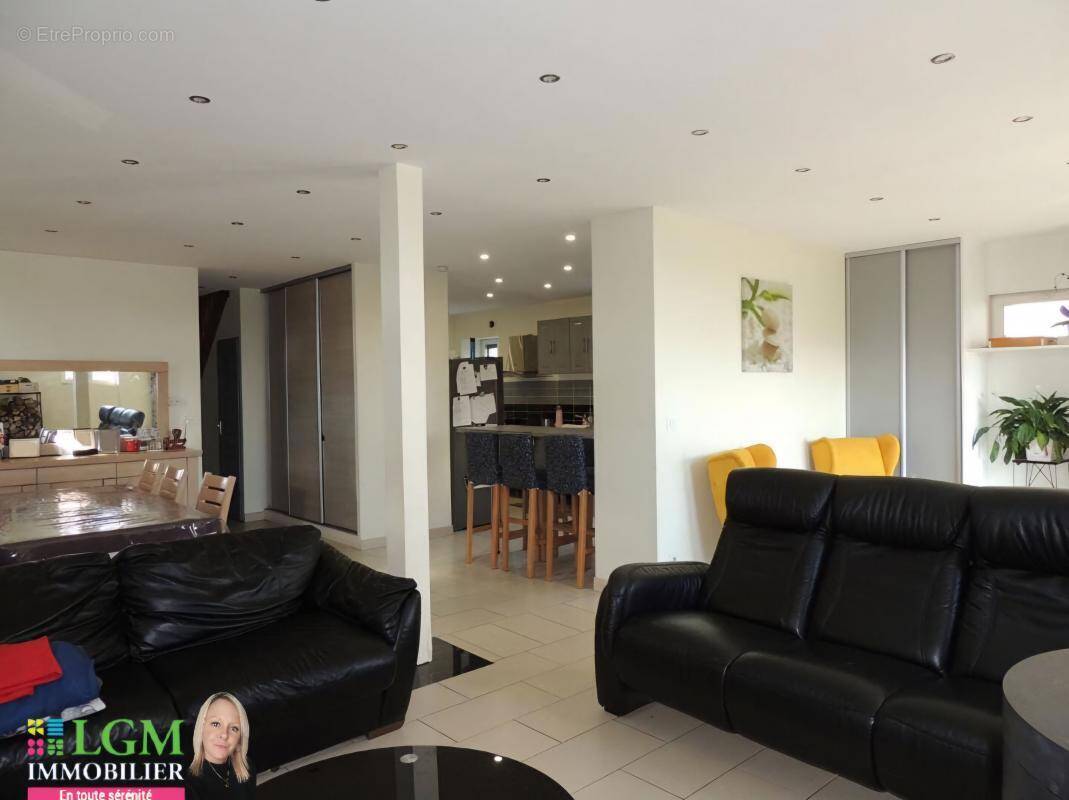 Maison à LUCY-LE-BOCAGE