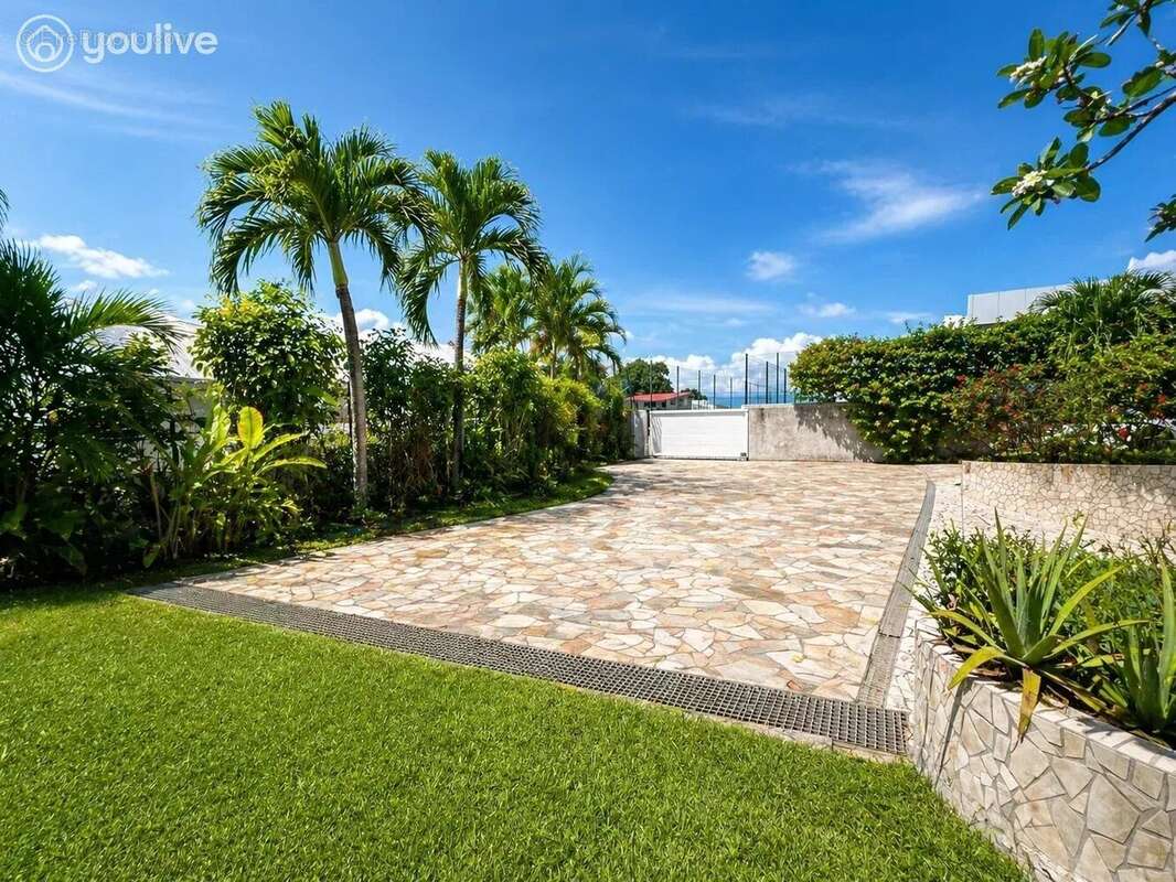 Maison à BAIE-MAHAULT
