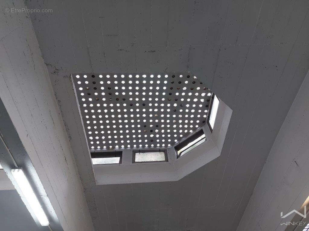 75011 PARIS -Vente Local Commercial à Vendre 848m2 au sol - photo 11