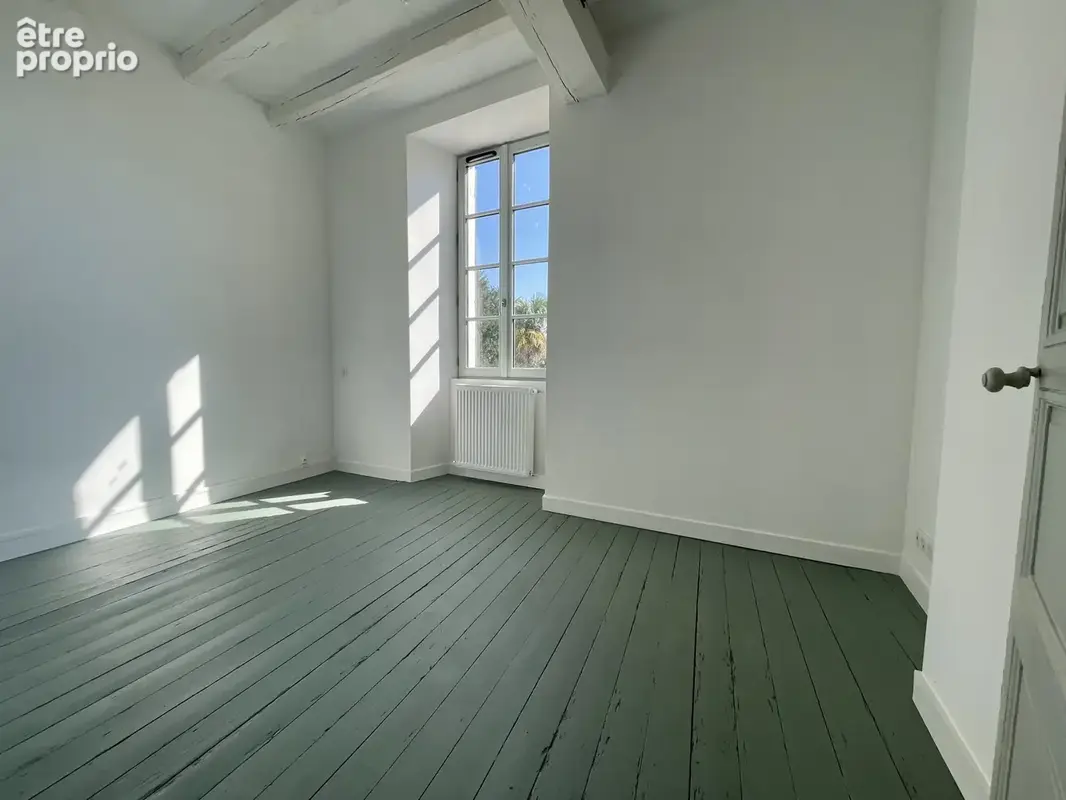 Maison rénovée sur 3 niveaux avec jardin et dépendances - photo 10