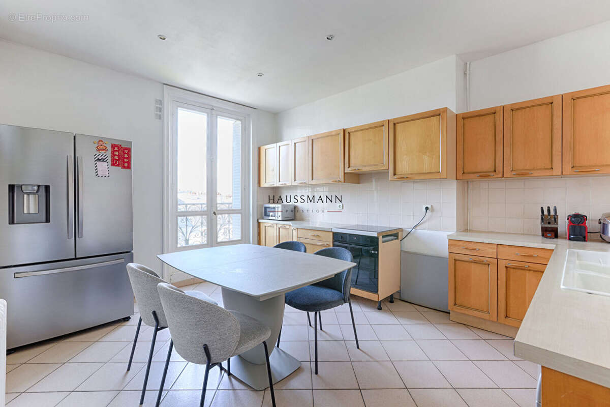 Appartement à PARIS-8E