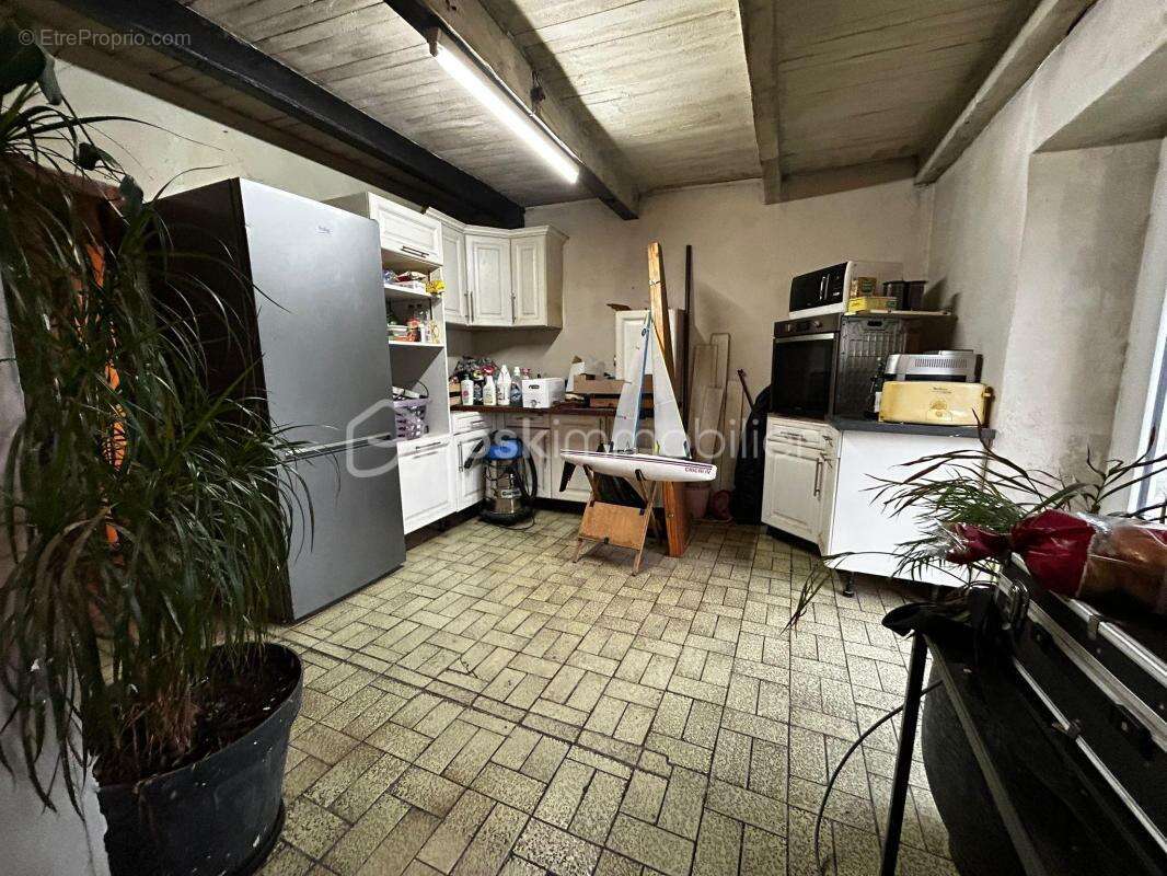 Maison de village en pierre avec 3 chambres / terrasse / véranda / cave / jardin / grange et garage à Curan ! - photo 5