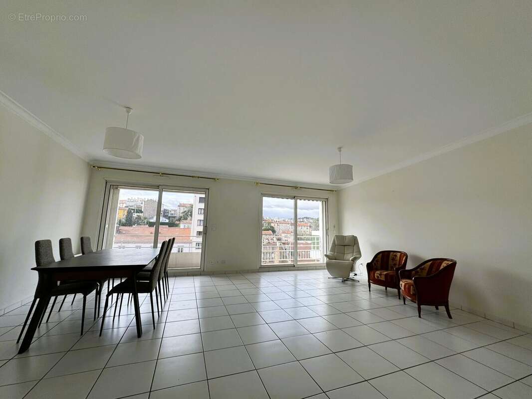 Appartement à SAINT-ETIENNE
