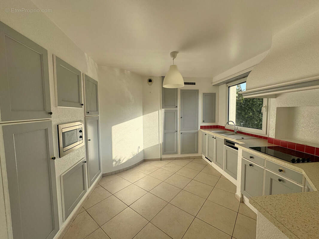 Appartement 82 m² à Annemasse  - photo 3
